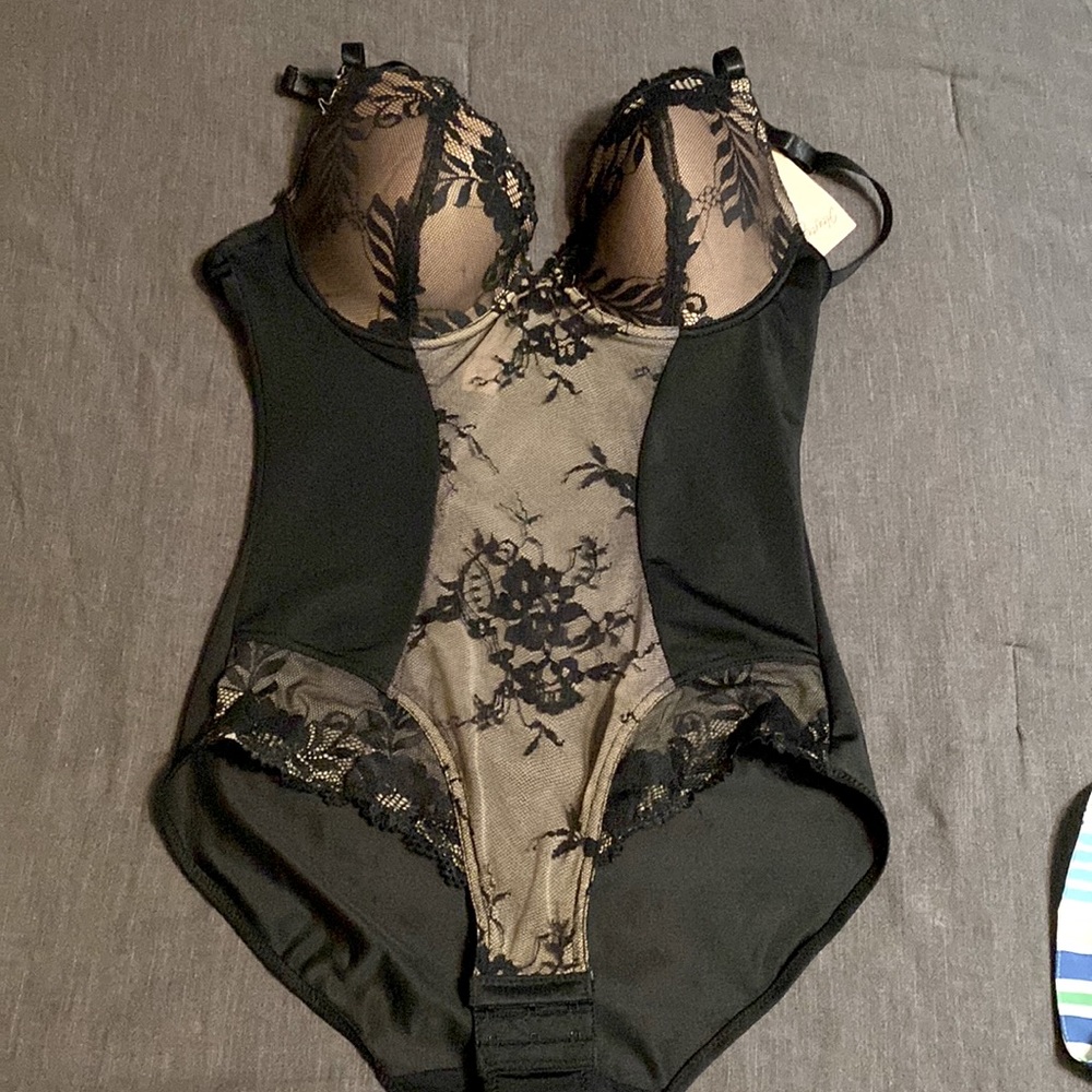 Women’s Lg Heavenly Shapewear convertible bodysuit with cups